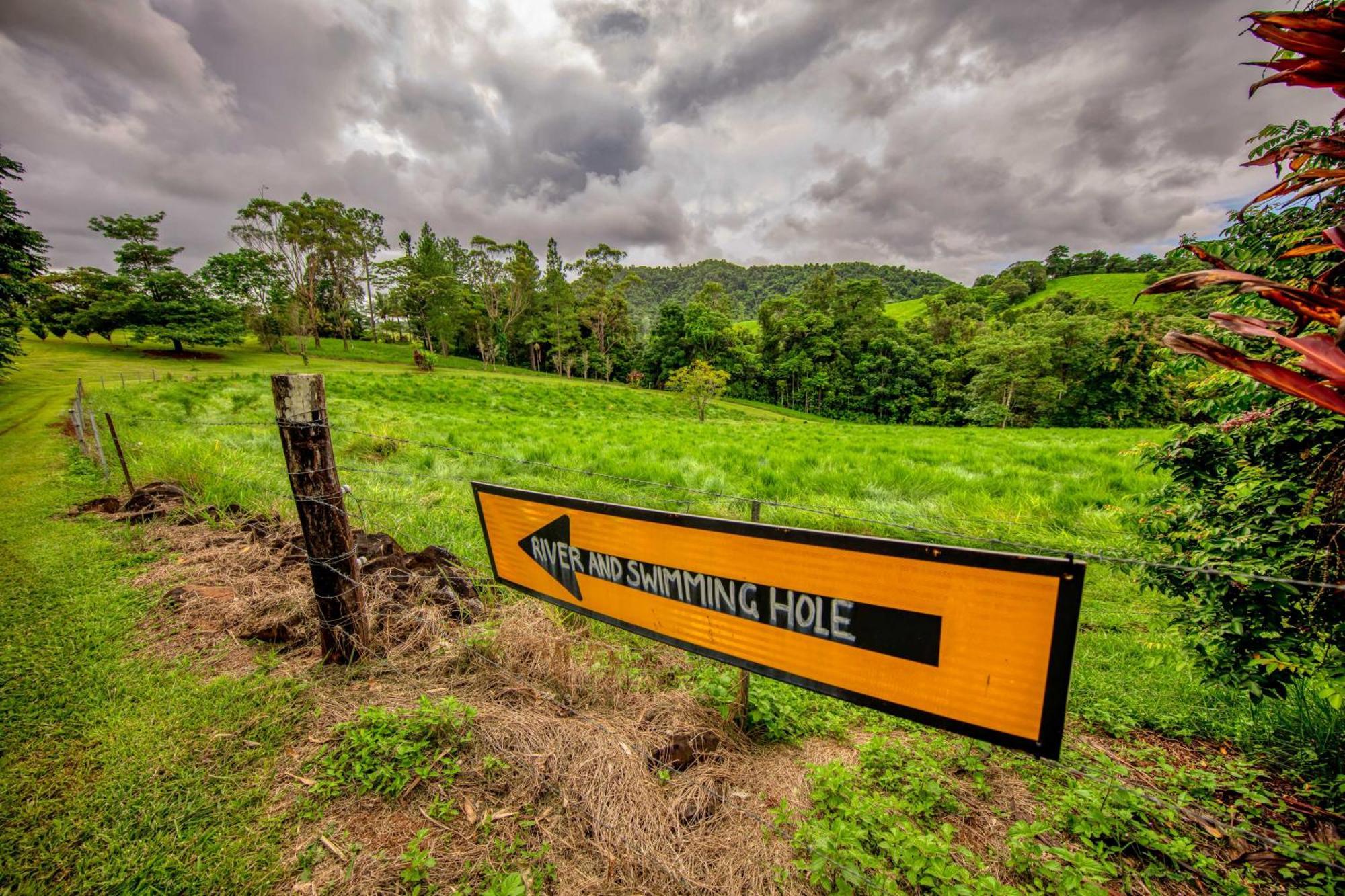 Mena Creek Flower House ภายนอก รูปภาพ