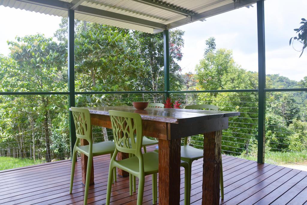 Mena Creek Flower House ภายนอก รูปภาพ