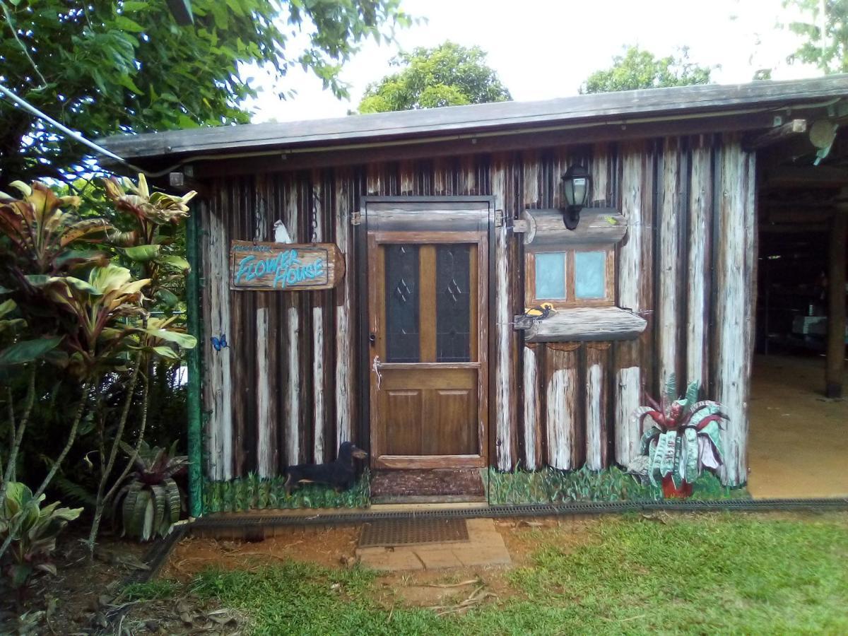 Mena Creek Flower House ภายนอก รูปภาพ